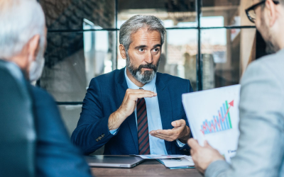 Formation finance 2024 : certifications exigées, micro-badges émergent, carrière durable accélérée